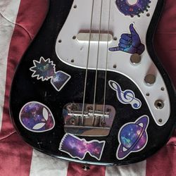 Squire Bronco Bass 