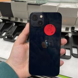 Iphone 13 | Unlocked | Comes with Store warranty | Free charger and Cable 