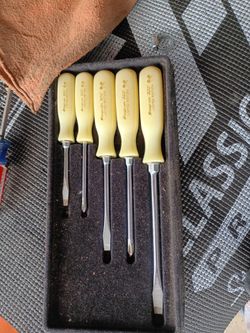 And new limited edition snap-on screwdrivers go trim and white handles 500 NASCAR