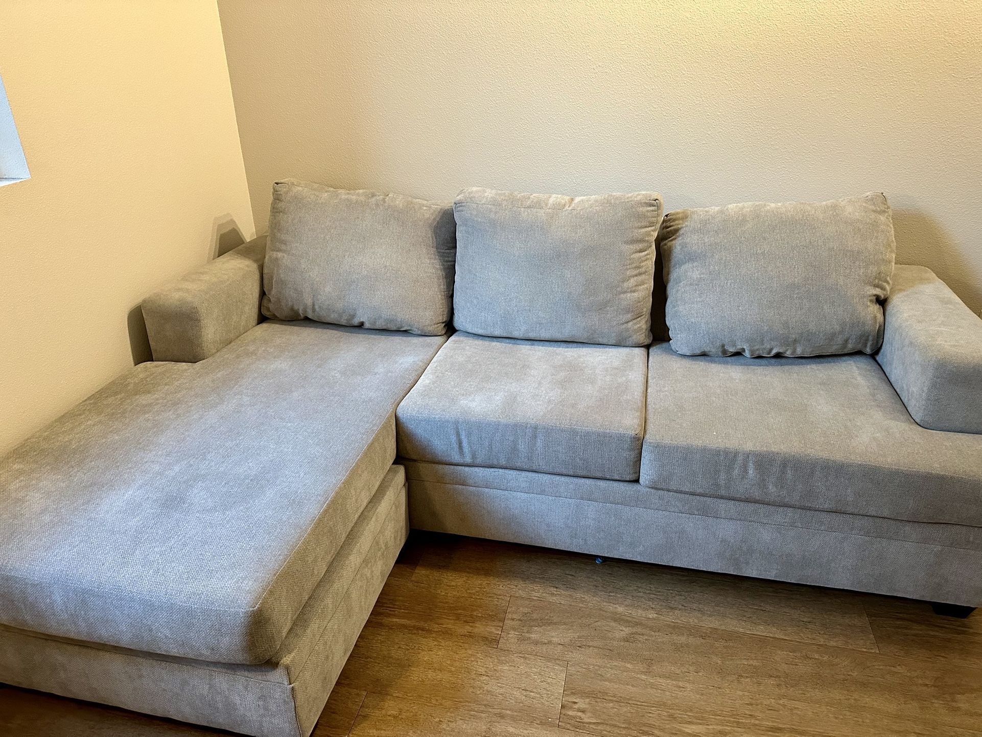 ✨ Grey Sectional Couch w/ Chaise – Great Condition – Must Pick Up