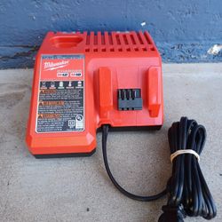 CHARGER MILWAUKEE 