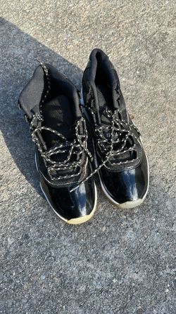 I Am Selling This Basketball Sneaker Very good condition like new 