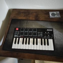 Akai Professional Mini Keyboard And Drum MIDI Pad
