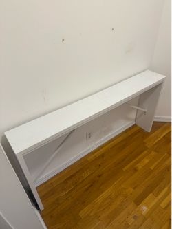 White runner table