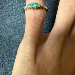 Nice gold ring 