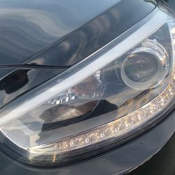 2014 Hyuadai AccentGLS Headlight Assembly Both Right And Left