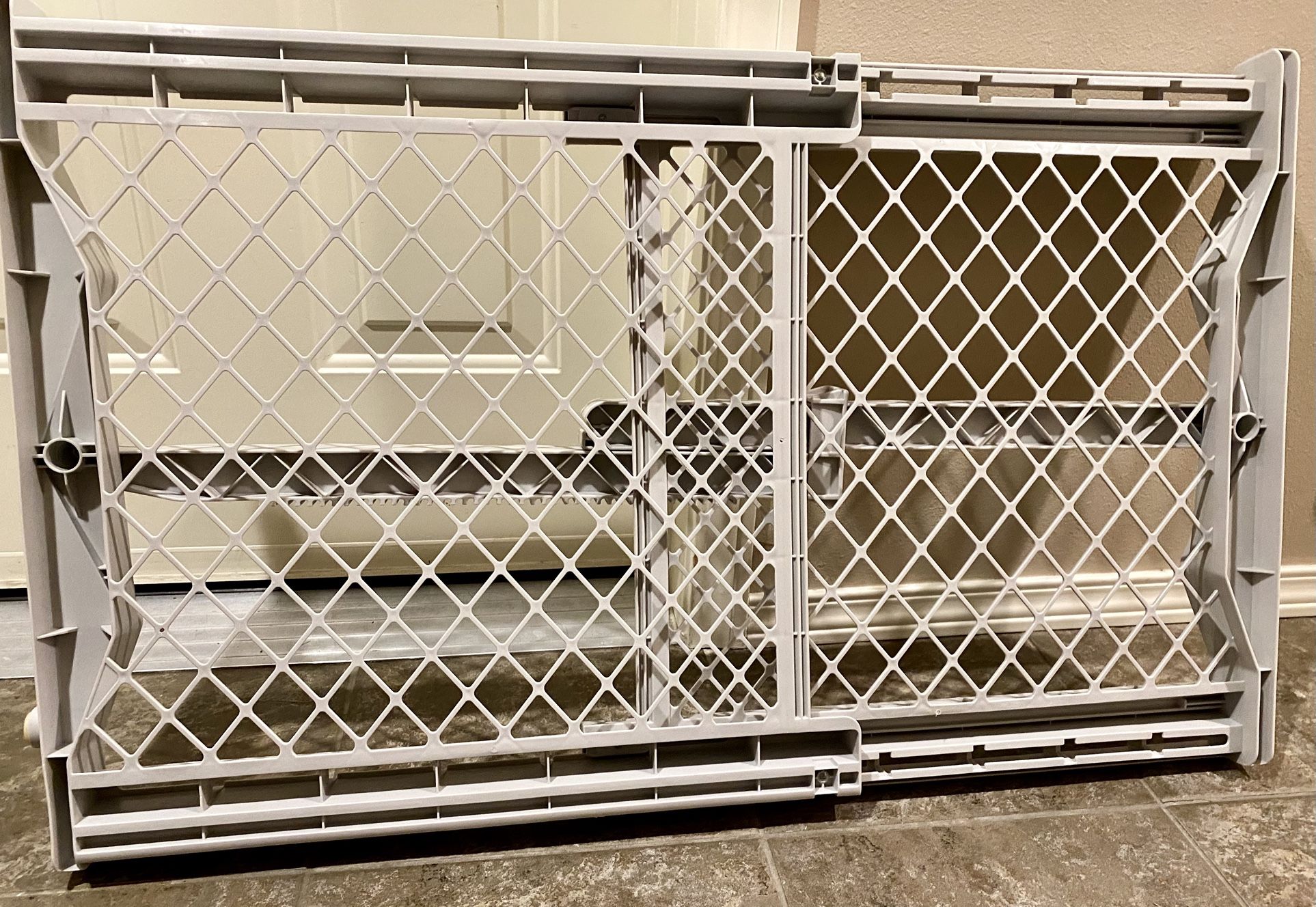 Expandable Pet/Child Gate