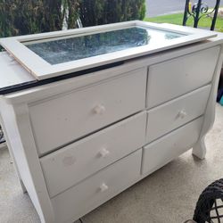 FREE Kids DRESSER w/Mirror Attqchment