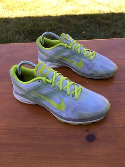 nike training flywire womens sneakers