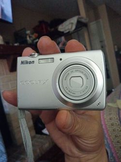Nikon COOLPIX S203 Digital Camera