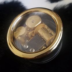 1 SANYO ACRYLIC ROUND WIND-UP MUSIC BOX! "We Wish You A Merry Christmas "