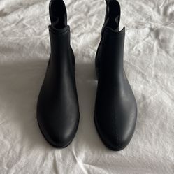 Rubber Mid Boot , Good In Snow Or Rain 