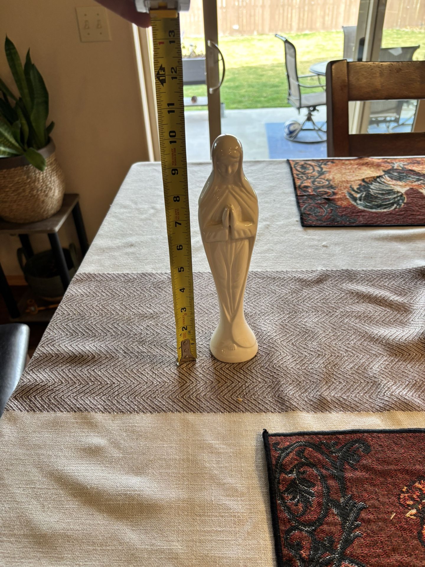 Virgin Mary Praying Statue