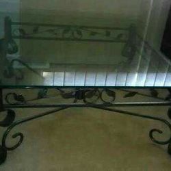 Coffee table! Glass and Metal! Excellent shape! 