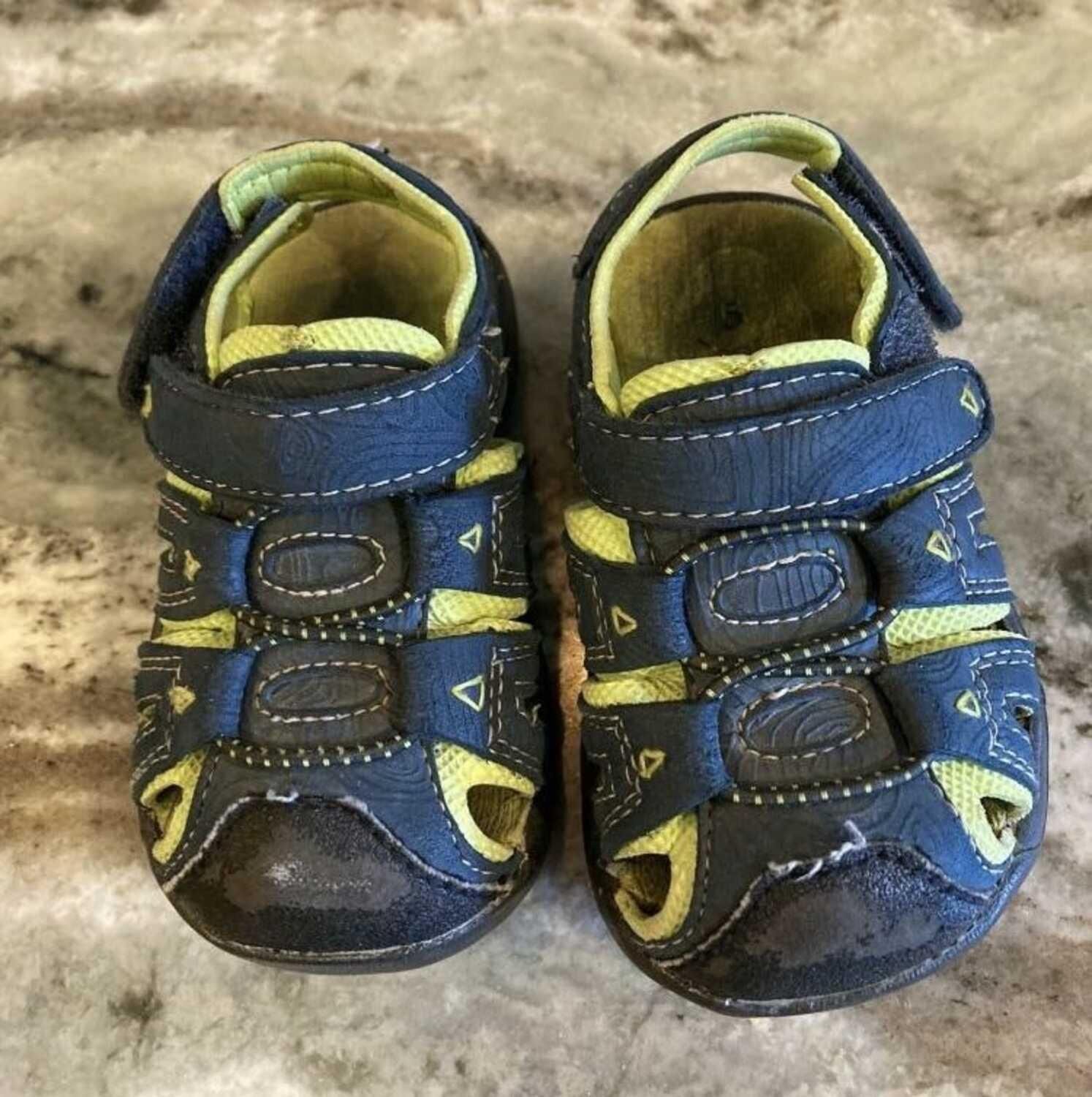 Sandals (toddler)