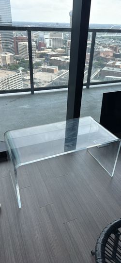 Acrylic table (indoor/outdoor)