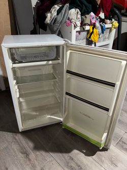 Sanyo mini fridge