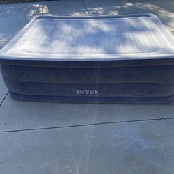 Inflatable Air Mattress Queen Size  22 Inch Height Built In Pump