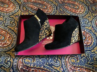 NIB Vince Camuto Black Suede & Leopard Print Booties