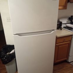 Refrigerator Like New 
