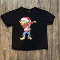 Hardten black dabbing bear tee