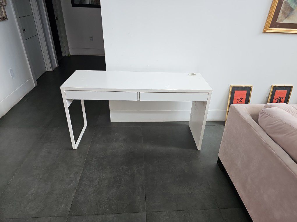 Ikea Micke Desk. White.