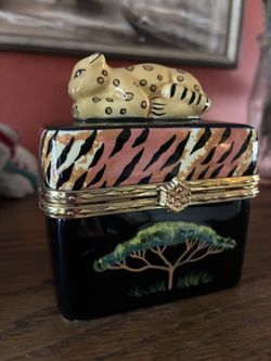 Very Cute  Eileen Tramonte Porcelain Trinket Box 