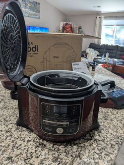 Ninja Foodi Air Fryer / Pressure Cooker