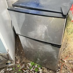 Mini Fridge Medium 