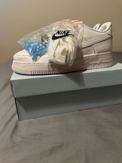 Drake certified lover boy Air Force’s new size 7