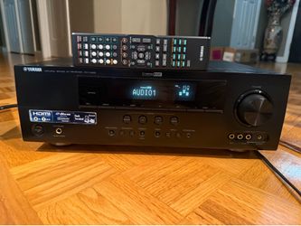 Yamaha RX-V465 105 Watt HDMi AV Receiver W/Remote (Excellent Condition)