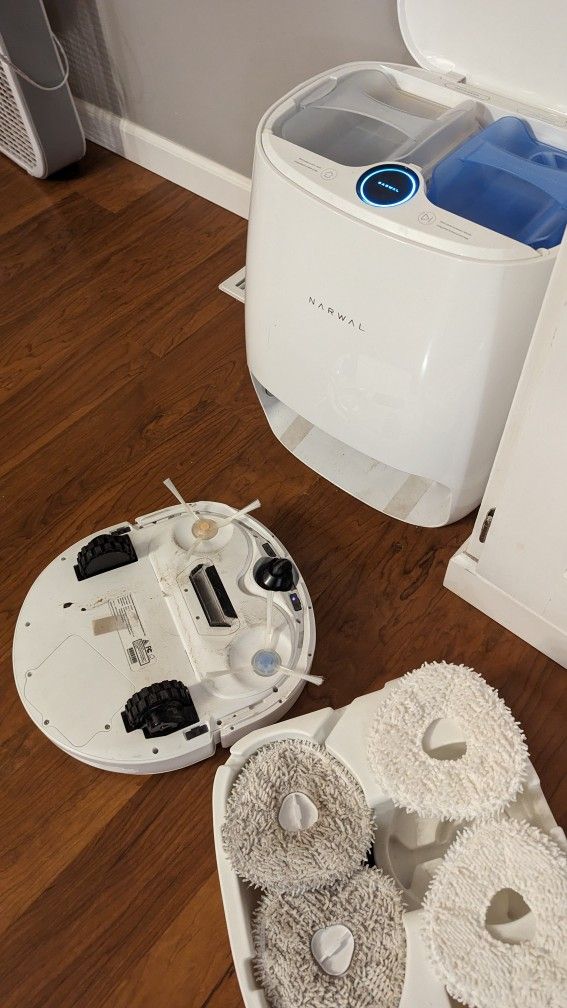 Narwal T10, 4-in-1 Robot Mop & Vacuum With Automatic Mop Cleaning Station