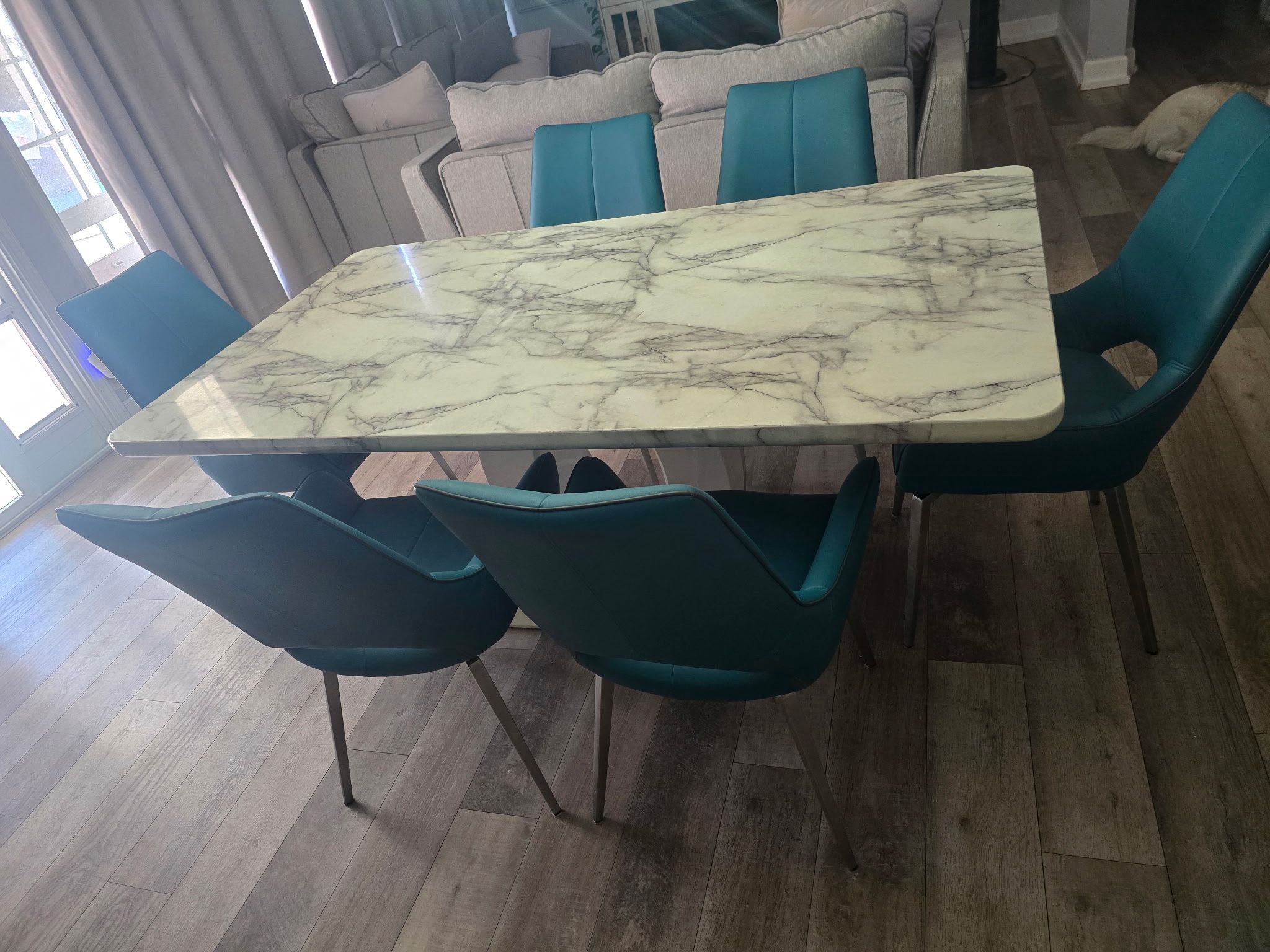 Dinning Room Table And Chairs