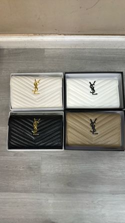 Clutch bag with chain