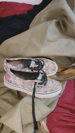 Shoe:Nintendo Duck Hunt VANS Size 7(Limited Edition$)