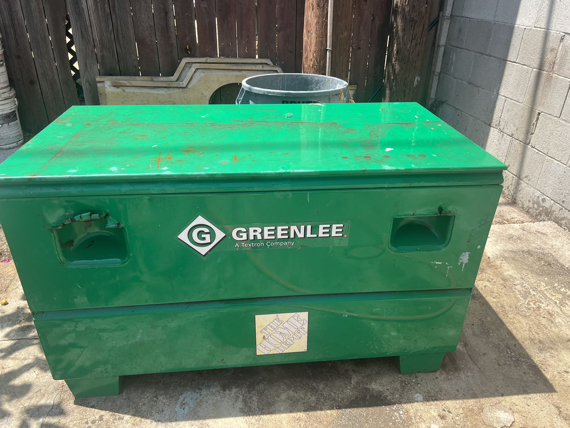 Greenlee® 2448 48" x 25" x 24" Jobsite Storage Box