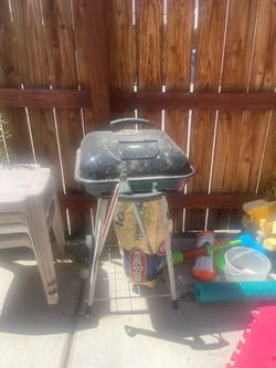 Small bbq grill with charcoal