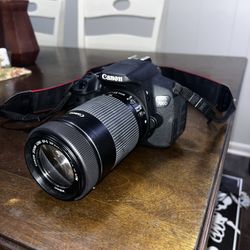 Cannon 700D DSLR camera with 18-55mm standard lens/ 55-250mm zoom lens