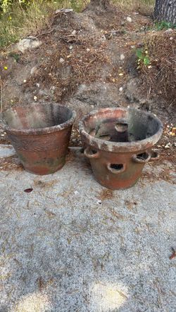 Clay flower pots