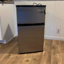 Great Working MINI fridge