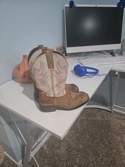 Girl boots 👢 size 12