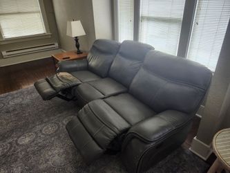Free leather couch elec. W/ usb all work just a Lil wear