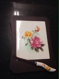 Holiday Decorative CHEESE BOARD with SERVING KNIFE (Avon 2005 President's Club)