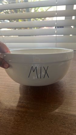 Rae Dunn large bowl