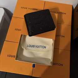 Louis vuttion black wallet