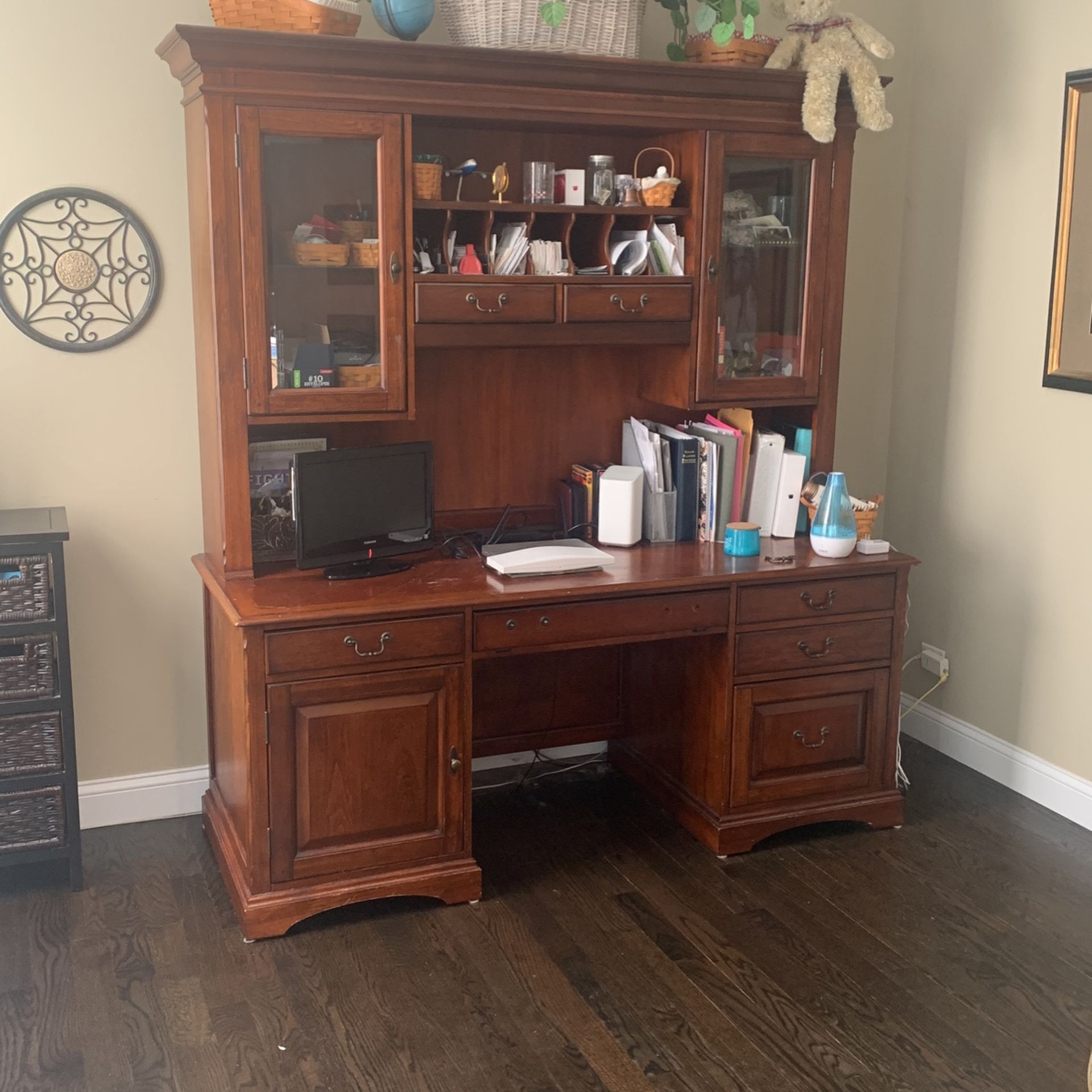 Executive Desk Credenza with Hutch