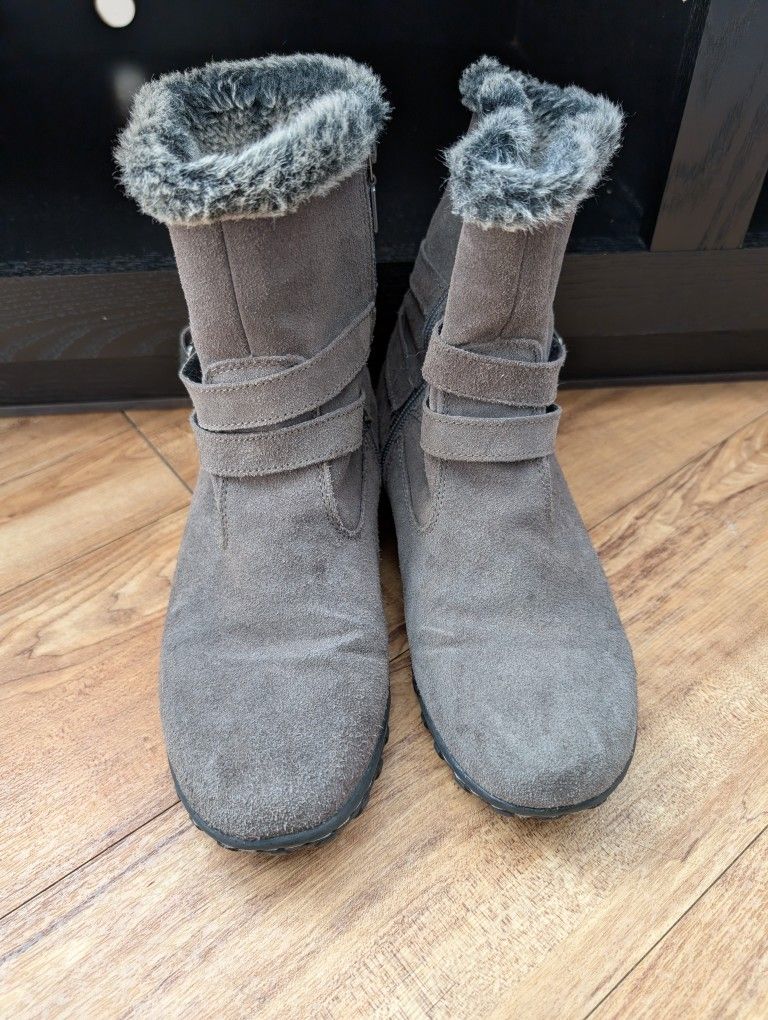 Khombu Boots Size 9
