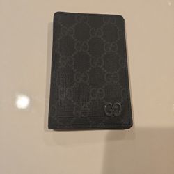 GUCCI WALLET. GOOD CONDITION.