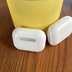 Apple AirPods Pro (Case Only)
