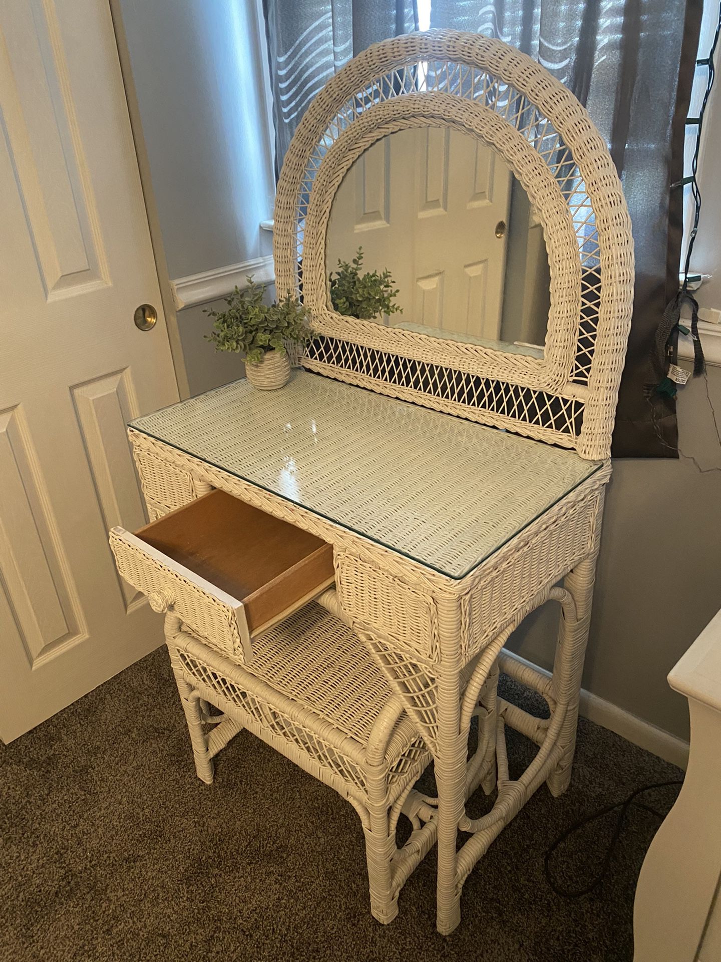 Wicker vanity With Bench And Glass Top 